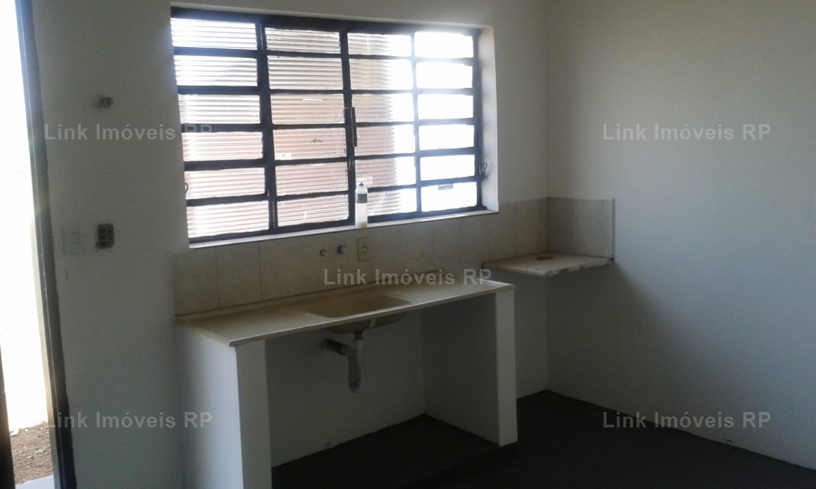 Galpo 230m em Jardim Palma Travassos em Ribeiro Preto, por R$ 8.000/ms