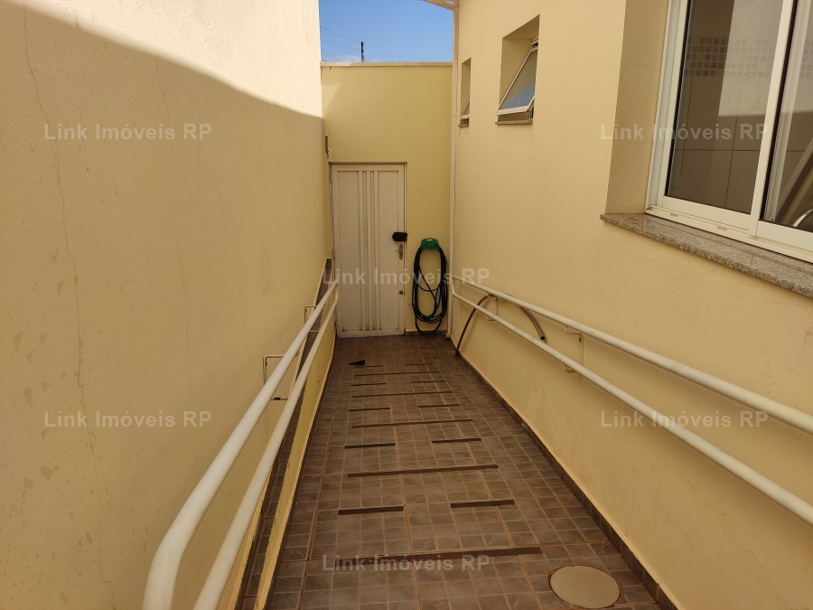 Sal�o Comercial 267m� em Jd. Paulista em Cravinhos, por R$ 4.800/m�s